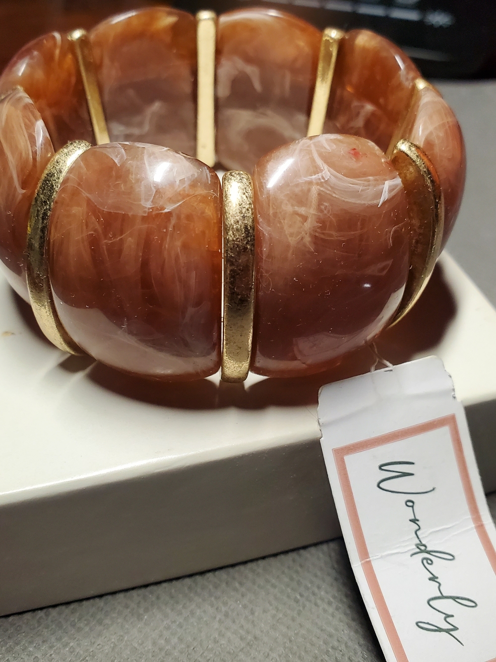 NWT Wonderly Chunky Resin Stretch Bracelet Smokey Cream & Gold Marbled Cuff